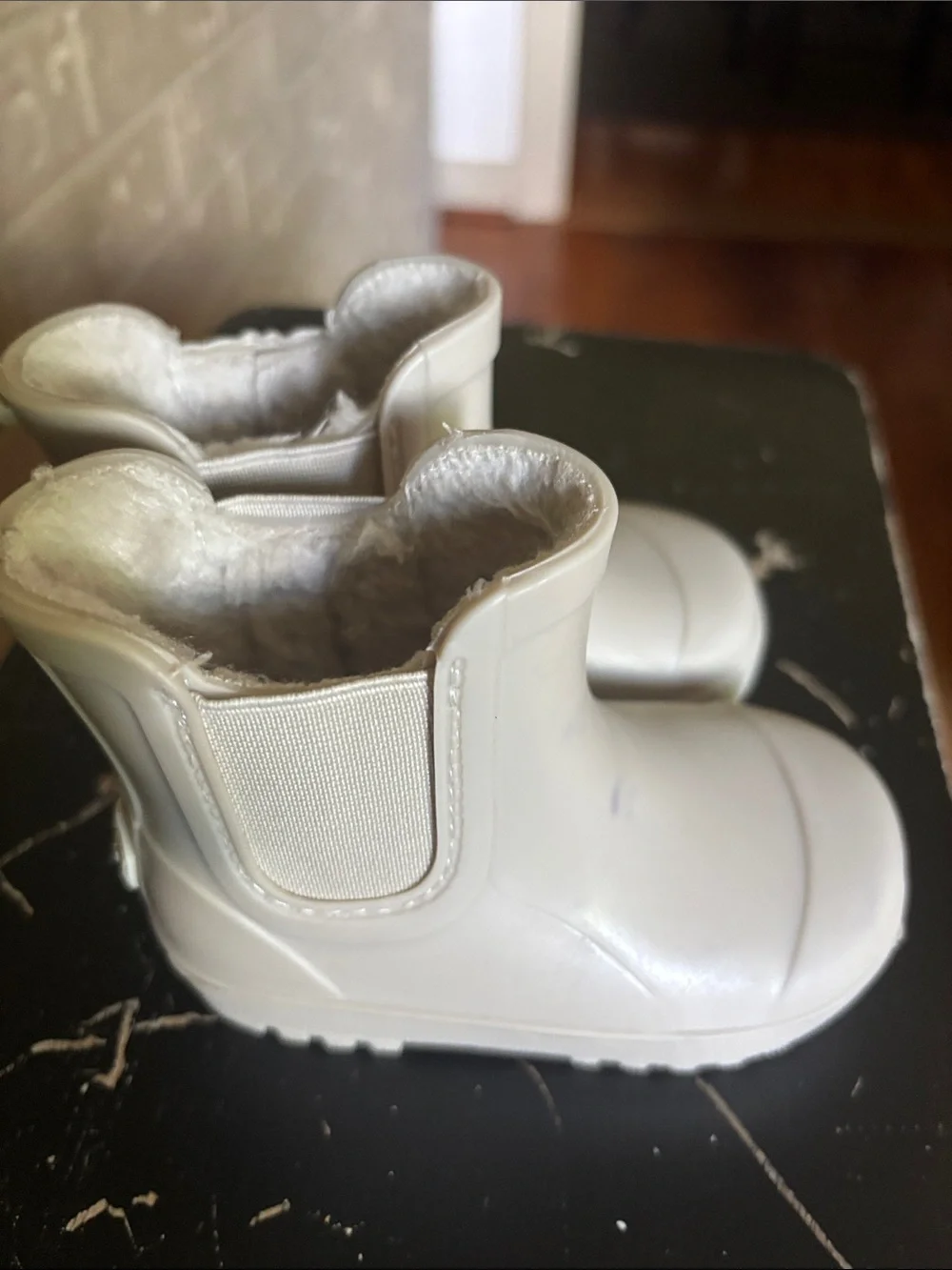 Girl’ BearpawWaterproof Cream Rain Boots with Fleece Lining
